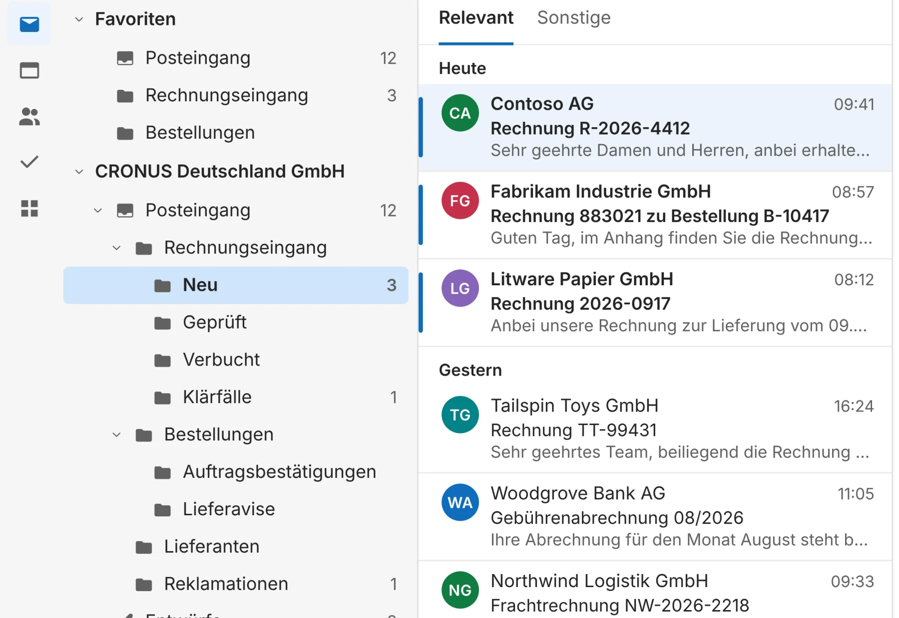 Postfach in Outlook mit den Ordnern Rechnungseingang, Neu, Geprüft, Verbucht und Klärfälle, daneben eine Rechnungsmail mit PDF-Anhang
